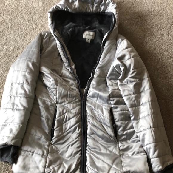 has thumb holes.     brand( lands end - Picture 1 of 1